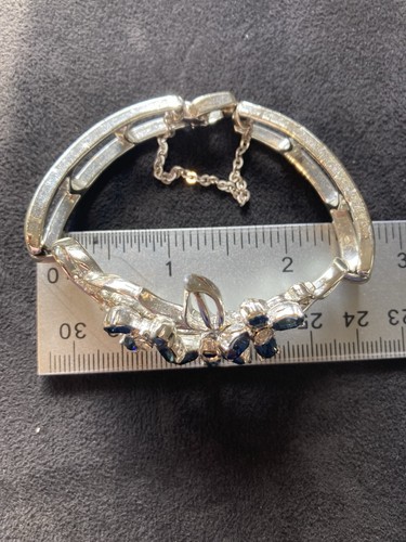 Vintage signiertes Kramer Armband blau & klar Strass Blumenmuster aufklappbar - Bild 13 von 15