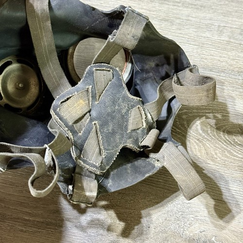 WW2 Canadian Mark V Gas Mask Dated Broad Arrow Marked Named With Canister - Picture 9 of 12