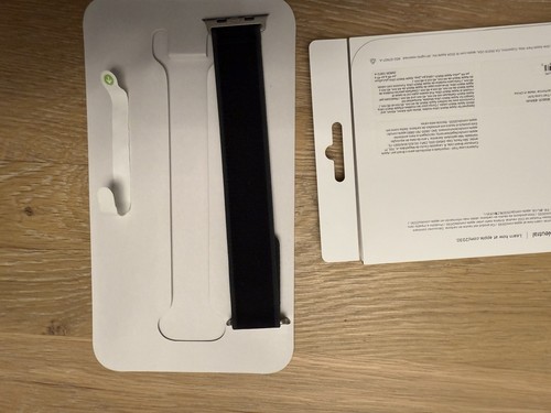 Genuine Apple Watch Band Trail Loop (49mm) Black S/M (Fits 145-220mm wrist) - Photo 3 sur 4