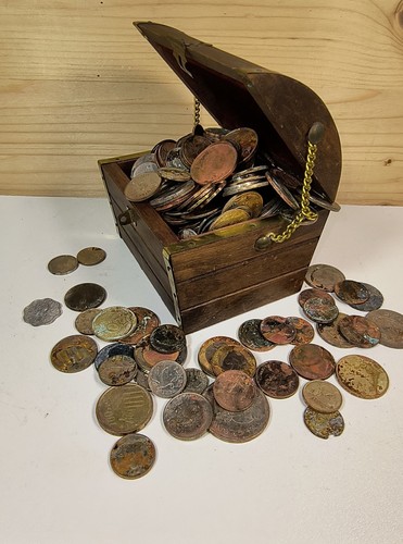 Wood Treasure Chest Hoard of 2.5 lbs of Assorted World Coins Velvet Lined Brass - Picture 2 of 13