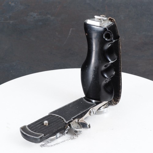 ^ Bronica Model C Left Hand Shutter Release/Flash Bracket [EX+] - Picture 1 of 3