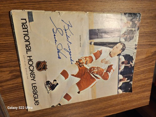 Gordie Howe  HOF Autographed Phila. Flyers Magazine March 4, 1971 Good Condition - Picture 4 of 5