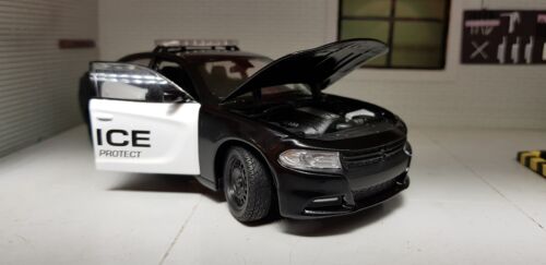 Dodge Charger Police Pursuit USA V8 2016 Welly G 1:24 Scale Diecast Model Car - Picture 9 of 10