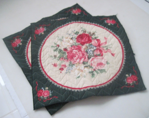 Set of 2 Flower Print Placemats Green Boarder Quilted Fabric 18x13.5 New - Picture 3 of 16