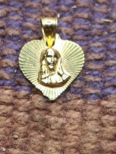New 18 karat Designer Solid Yellow Gold Heart Jesus Pendant 15MMx13mm - Picture 20 of 22