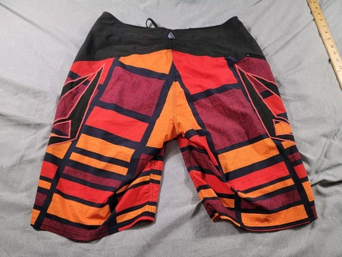 VOLCOM Men's Size 34x10 4 Way Stretch Swim/Surf/Board Short Red, Orange Abstract - Picture 6 of 6