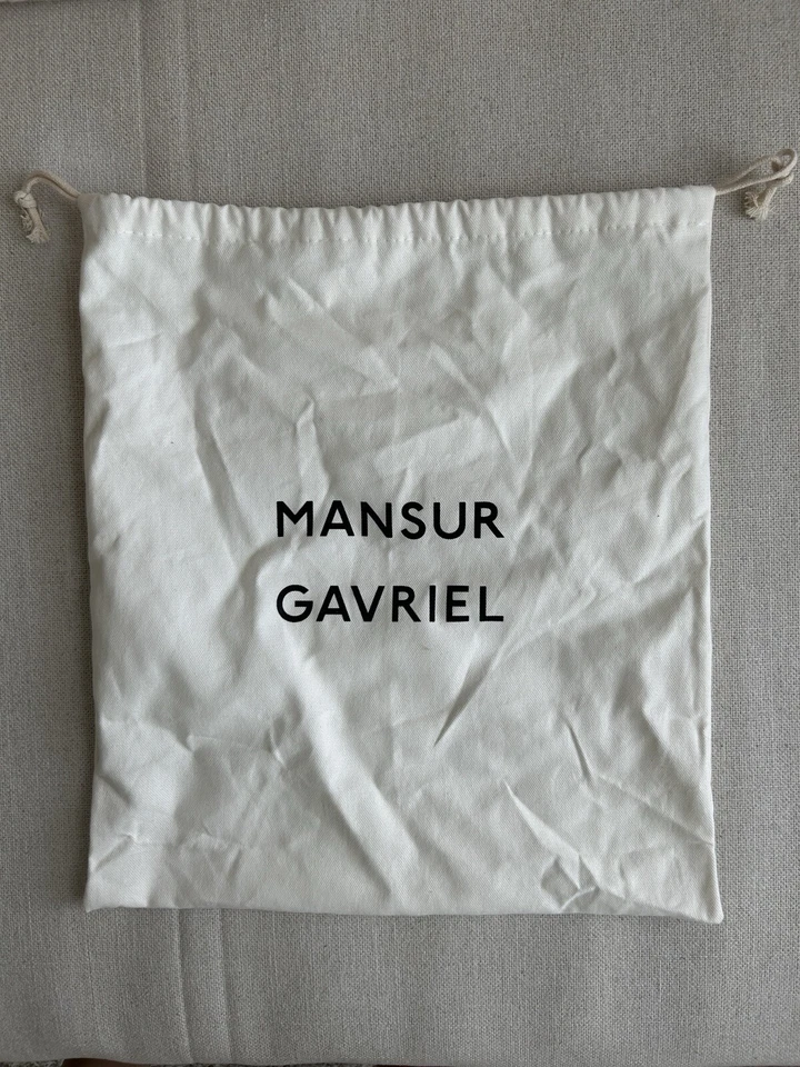 Mini bolso cubo plisado Mansur Gavriel en negro Foto 4 de 4