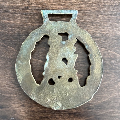 ANTIQUE IRISH HORSE BRASS UNICORN IN WREATHED CIRCLET CIRCA 1930 - Picture 3 of 3
