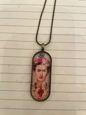 Retro Frida Kahlo Rojo Corazon Oval Vintage Brass Pendant Necklace & Postcard!