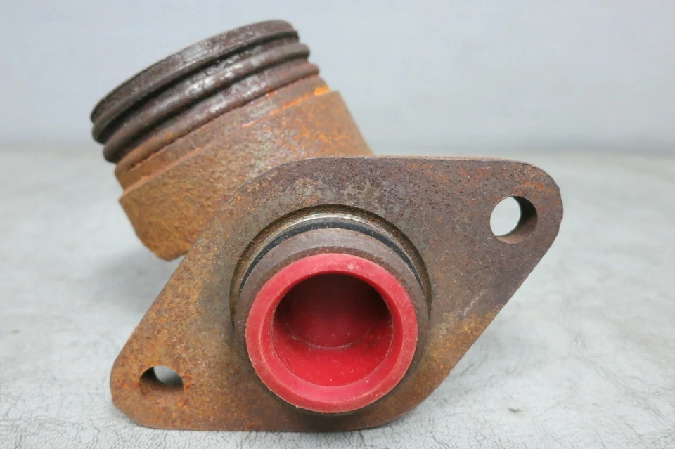 Cilindro maestro de freno Bendix - 1963-1966 Buick Electra, Wildcat Electra, Riviera Foto 2 de 4