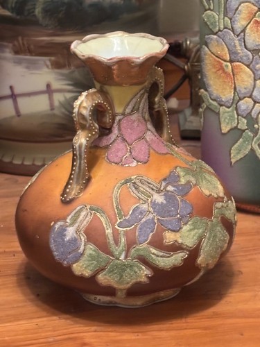 Lovely Japanese Nippon Coralene Floral Vase - Picture 12 of 20