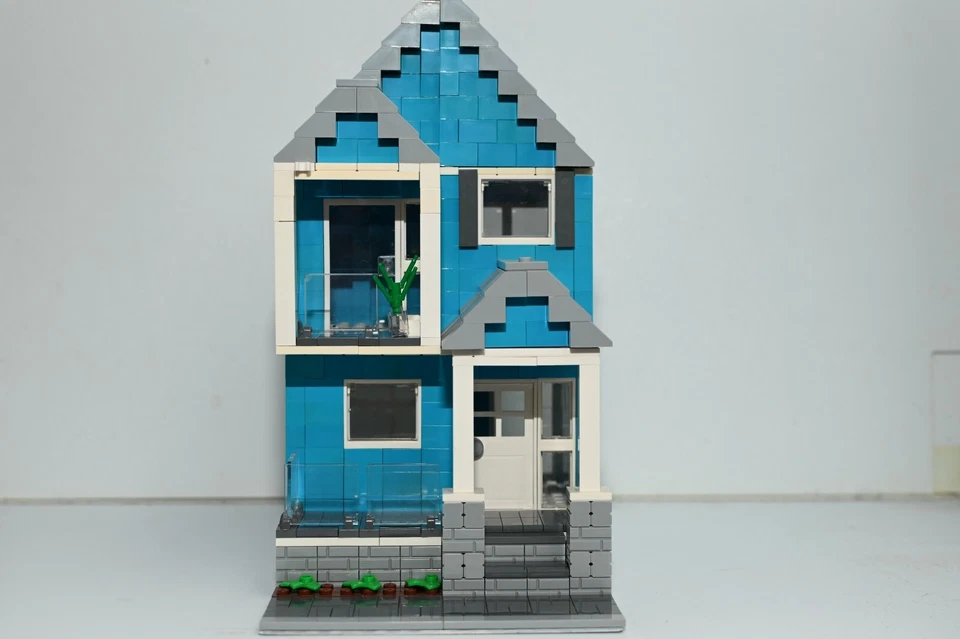 Brick House Dark Azure Modular City Custom Model Built compatible with LEGO - Image 3 of 4