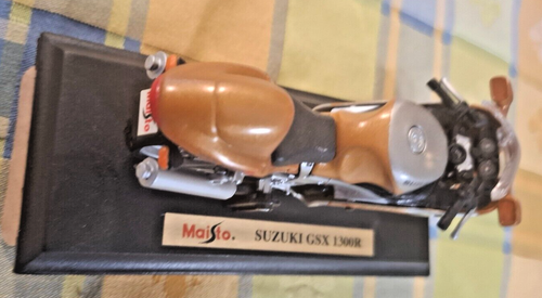 Maisto Motorrad SUZUKI GSX 1300R 1:18 Standmodell in OVP - Bild 7 von 9