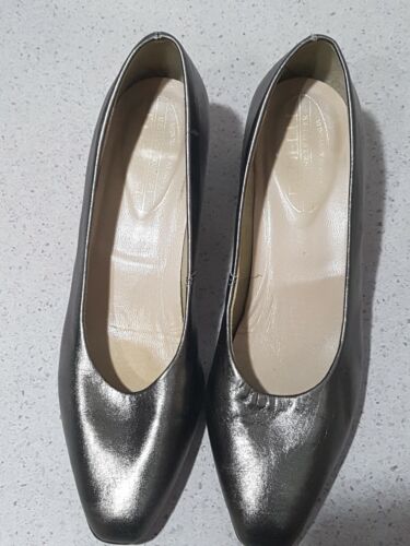 BENELLI LEATHER SIZE 8 1/2 LADYS SHOES NEAR NEW HARDLY WORN CONDITION ...