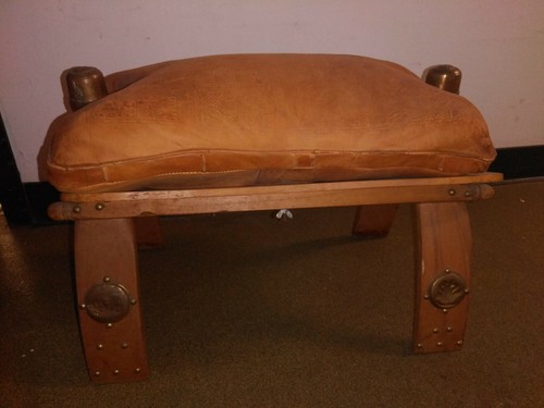 Tooled Leather & Wood Vintage Ottoman with Egyptian Theme - 1940's or 1950's  - Picture 9 of 12