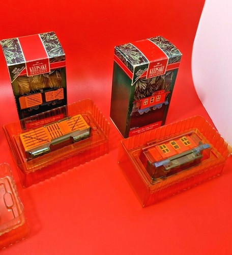 1992 Hallmark Christmas Sky Line Collection Locomotive/ Coal/Stock & Caboose  - Picture 9 of 10