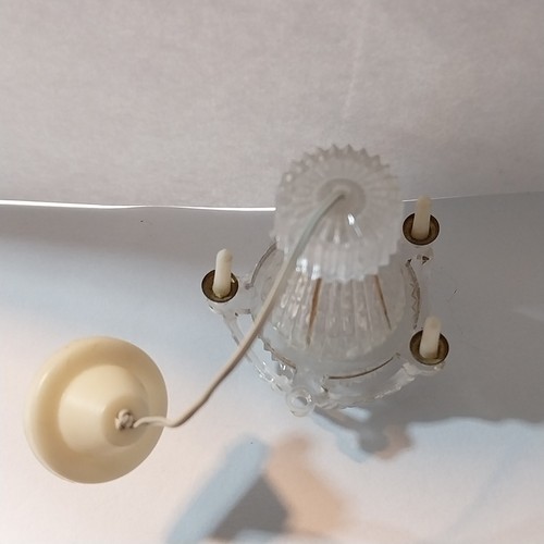 Lotto 7 pezzi lampade da tavolo in miniatura tono oro casa delle bambole lampadario portacandele 1:12 - Foto 19 di 22