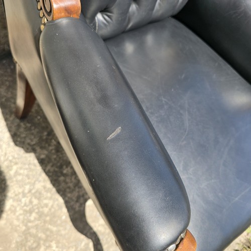 Antique Gentleman’s Black Leather Chesterfield Style Chair H. 106cm W. 66 D. 63 - Picture 7 of 21