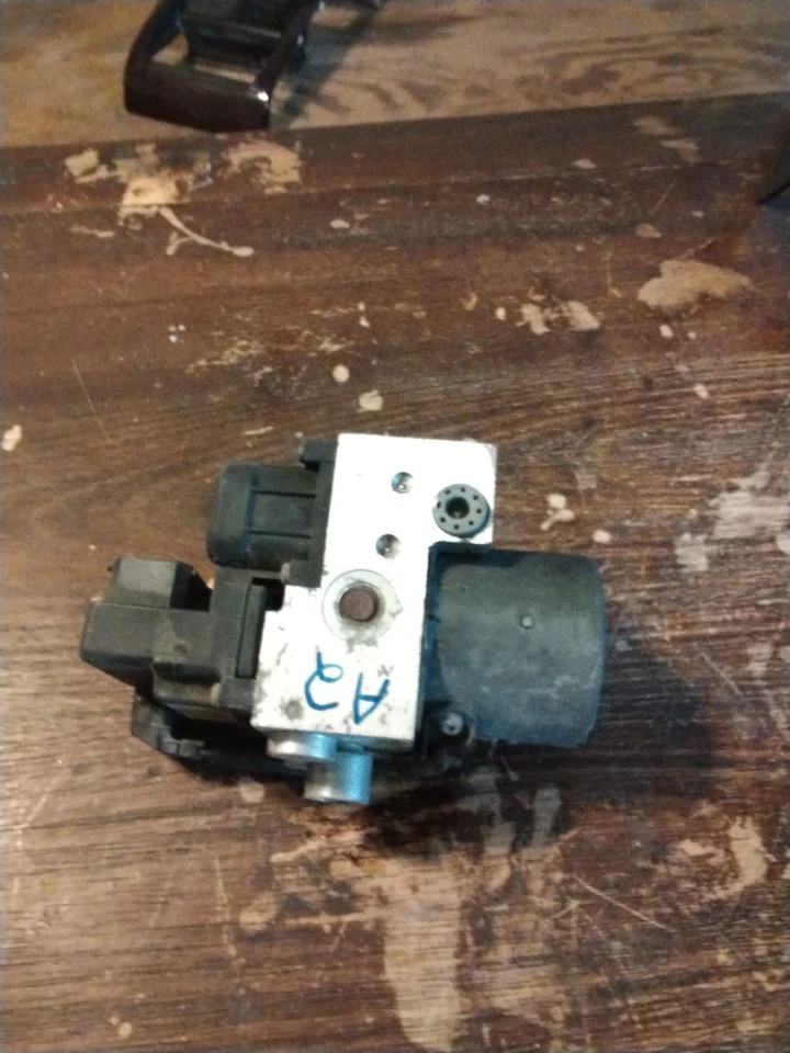 Ford Crown Victoria 2006-08 ABS control de bomba OEM 6W732C346BA módulo (a2) Foto 3 de 4