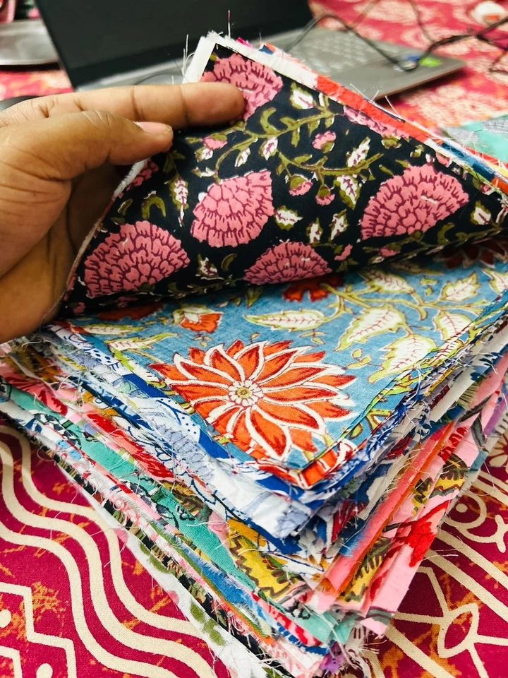 Vintage 100% Cotton Fabric Bundle Fat Quarter Squares 100 Piece Mix Charm Pack - Image 3 of 4