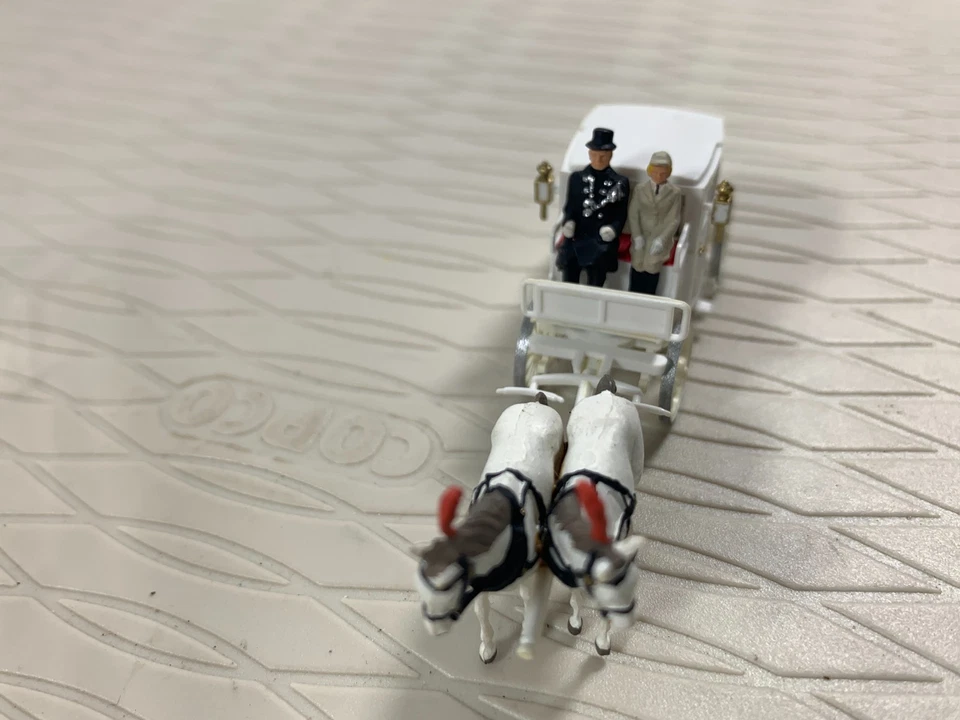 Preiser 450 Caballo Blanco y Carruaje con Conductor, Escala HO Foto 3 de 4