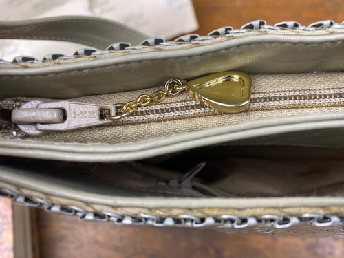 C.1960 Whiting & Davis Purse, Ivory Metal Mesh w/ Leather Strap, CLEAN!!! NOS? - Picture 9 of 12