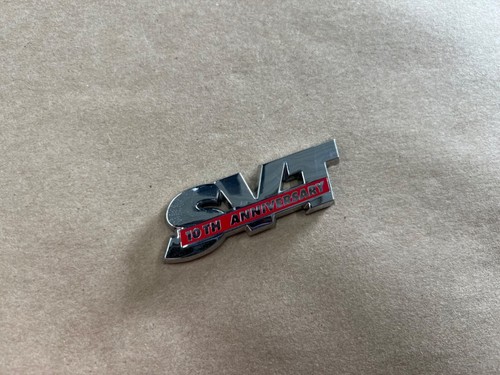 Ford Mustang SVT 2003-2004 tapa de tronco Cobra SVT emblema del décimo aniversario - OEM - Imagen 4 de 5