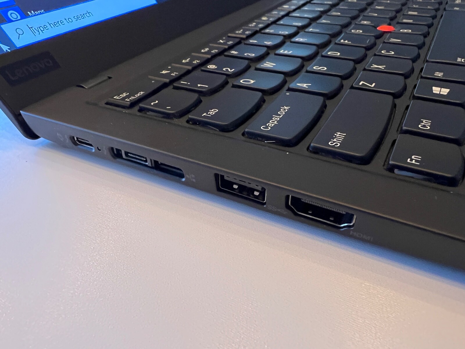 Lenovo ThinkPad X1 Carbon 6th Gen 14" i7 8550U 1.8Ghz / 8GB / 256GB - Picture 2 of 5