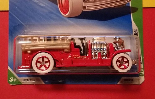 RARE OLD NUMBER 5.5 FIRE TRUCK * 2010 TREASURE HUNT * WHITE TIRES - HOT WHEELS - Picture 1 of 2