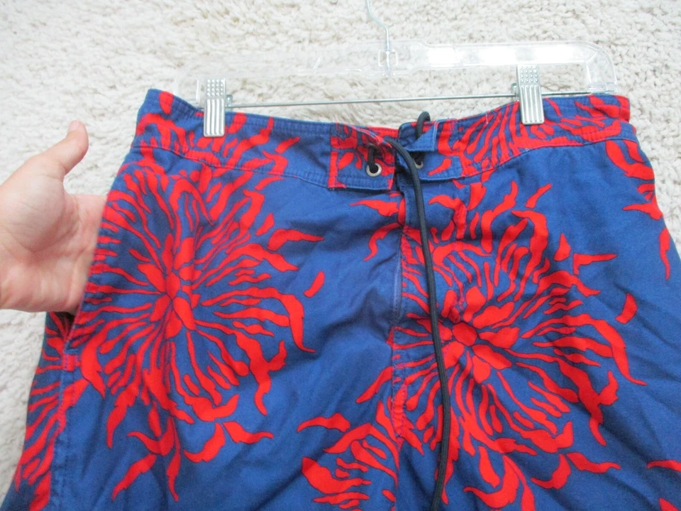Bermuda de natação masculina média adulto azul vermelho floral bolsos M - Imagem 2 de 4