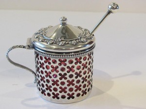 Sterling-Silver-Lidded-amp-Hinged-Repousee-Cranberry-Glass-Mustard-Pot-amp-Spoon