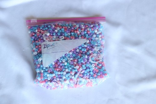 Beutel mit verschiedenen bunten (rosa, blau, lila, weiß, Perlen ca. 1/4 Zoll  - Bild 1 von 3