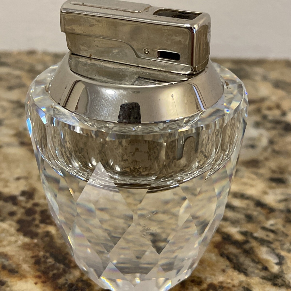 置物 Swarovski Cigarette Lighter SWAROVSKI CIGARETTE LIGHTER - CLEAR 010098 - The Crystal