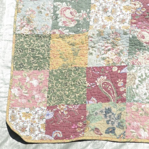 Vtg Patchwork Quilted Throw Multicolor Floral Pastel Cotton Squars Country 60X50 - Picture 4 of 10