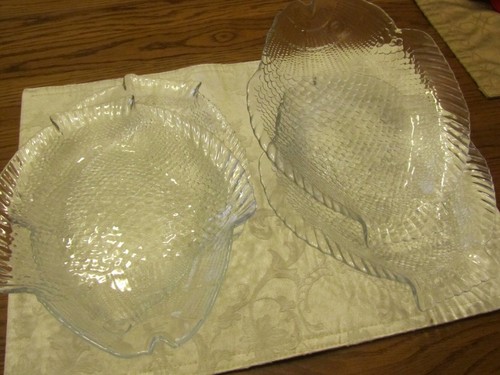 Set of Four Lovely Textured Pasabahce Fish Shaped Glass Plates GA-A-24 - Picture 8 of 10