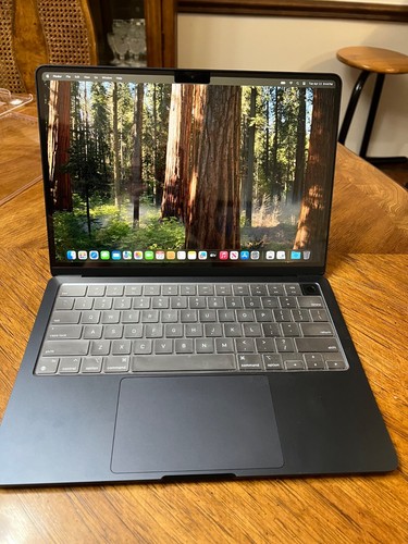 MacBook air M3 16GB 2TB SSD Midnight, barely used, only 8 cycle count