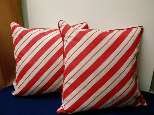 Outdoor Pillows Ivory with Dogs in Christmas Hats16X16 Set Of 2"Happy Holidays" - 第 4/8 張圖片