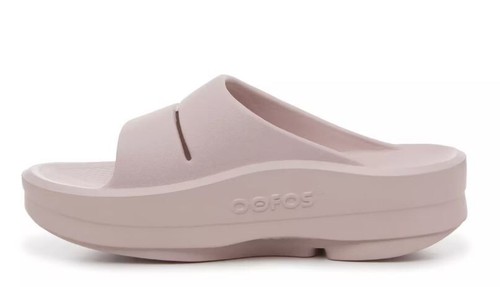 - BRANDNEW - OOFOS Women's OOmega OOahh Sandal Patented Footbed Design - Picture 2 of 8