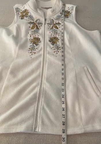 Quacker Factory Women’s 1X Ivory Polar Fleece Floral Embroidered Full Zip Vest - Picture 8 of 8