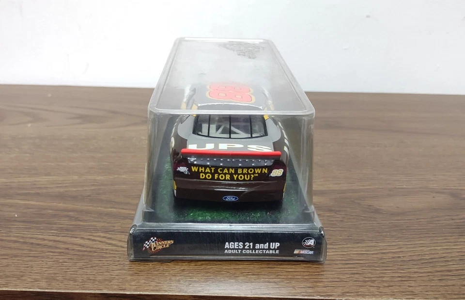 Winner's Circle 2003 1:24 Dale Jarrett #88 UPS 1999 NASCAR Winston Cup Champion Foto 2 de 4