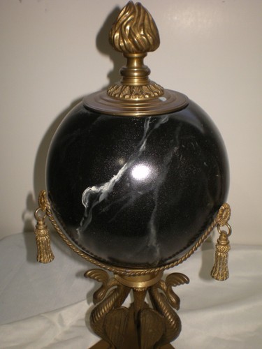 NICE Vtg 17" Brass & Black Marble Cassolette Urn Vessel Vase w/ Art Deco DRAGONS - Imagen 2 de 11
