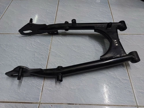 SWINGING ARM, REAR *{L; TO 61100-25870-019}*