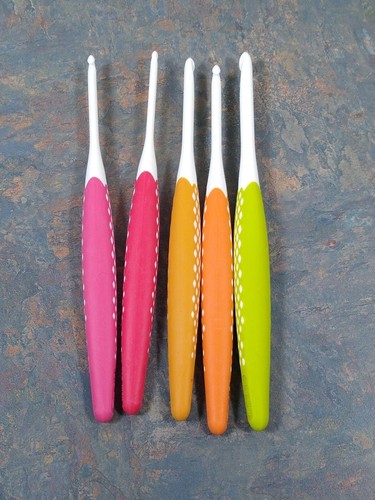 5 Prym CROCHET HOOKS SET lot ergonomic grip handle used sizes 3.5 4 4.5 5 6 mm - Picture 2 of 4