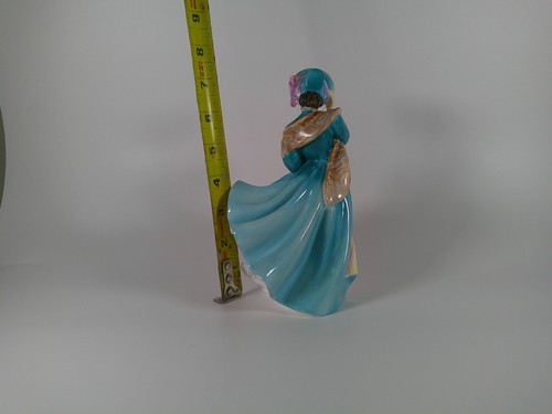 Estatuilla Royal Doulton England Bone China "DELPHINE" HN 2136 7,5" de alto - Imagen 3 de 5