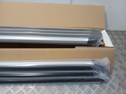 NEW GENUINE VOLKSWAGEN T-ROC SIDE STEPS 2018-ON 2GA071691 - Picture 4 of 9