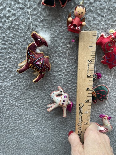 Lote 8 adornos asiáticos chinos de seda gallo camello bordados a mano de colección años 60-70 - Imagen 11 de 13