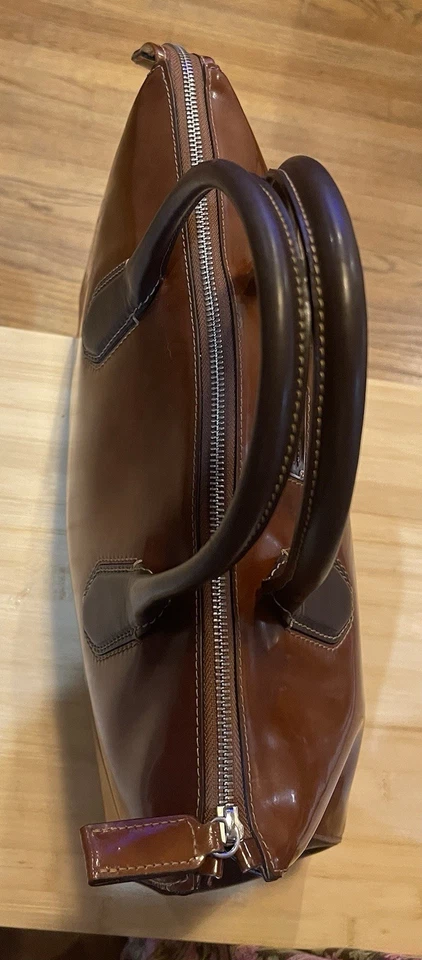 IACUCCI LEATHER BROWN 2 Tone Tote. Made In Italy. WithMetalFeet&Handles Zipper - Image 4 of 4