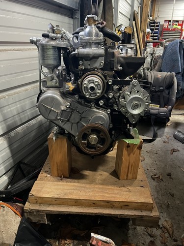 Four-cylinder Isuzu diesel engine, New In The Crate. - Picture 1 of 7