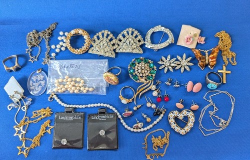 Konvolut Modeschmuck zum Basteln oder Tragen Vintage Ring Pin Ohrringe verkauft wie besehen