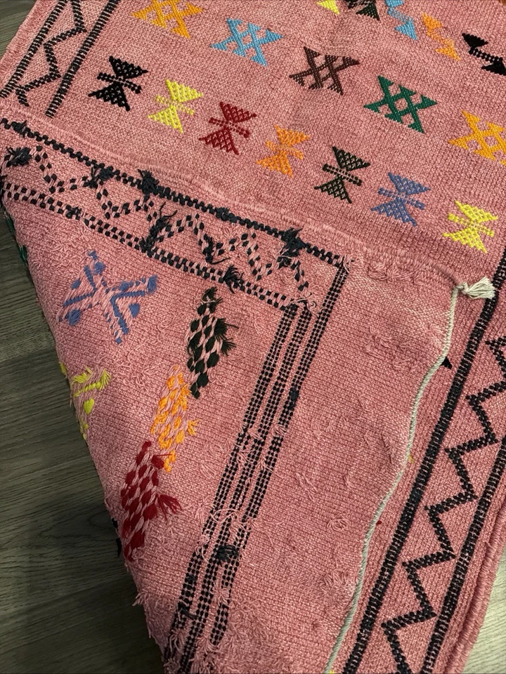 Alfombra tribal marroquí tejida a mano Foto 2 de 4